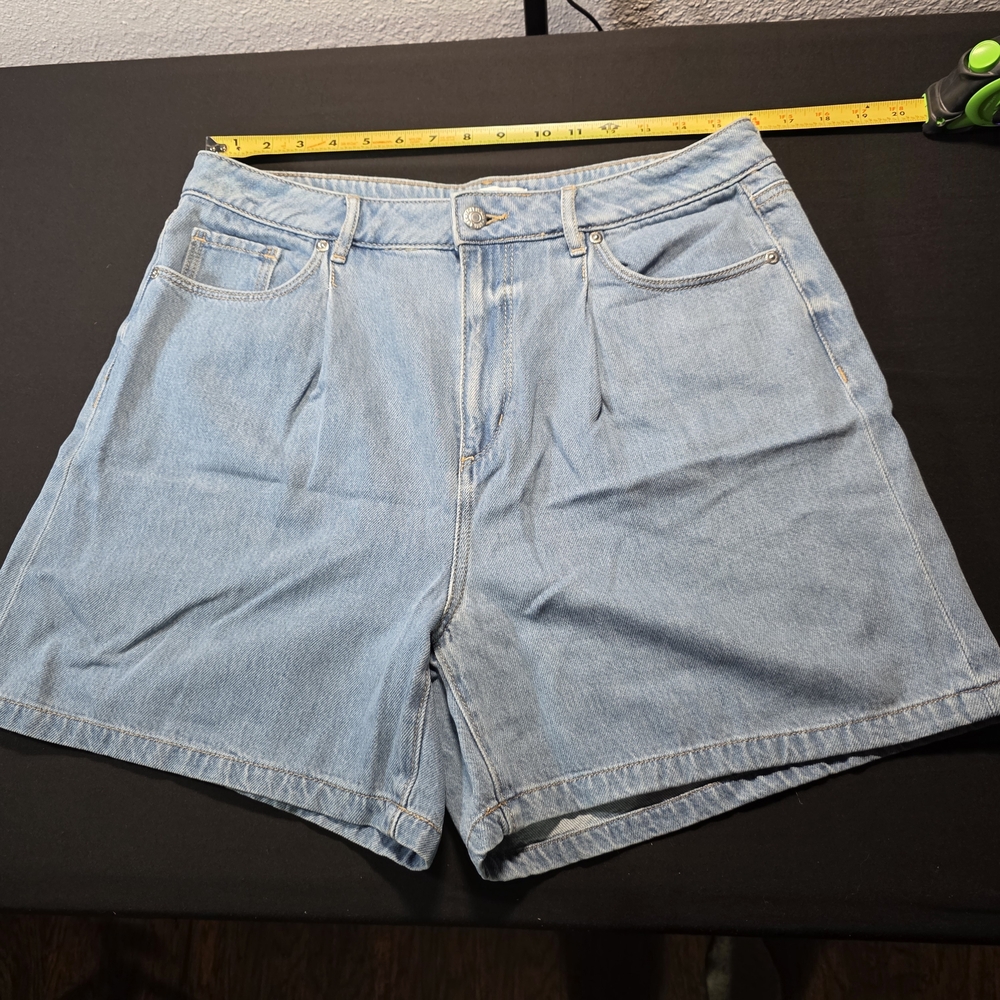 Classic Light Blue Loft Women's Denim Pleated Wide Leg Shorts, Size 10